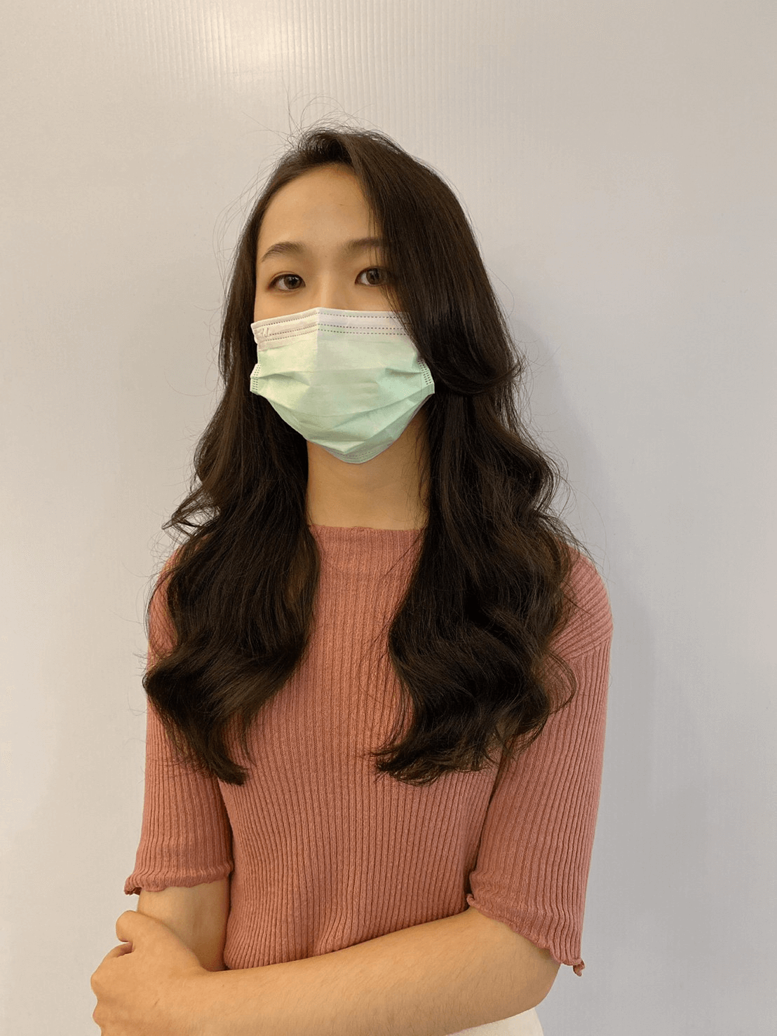 大旁分瀏海加上中捲捲度,整個人看起來更有女人味 長髮燙髮作品-台中燙髮推薦